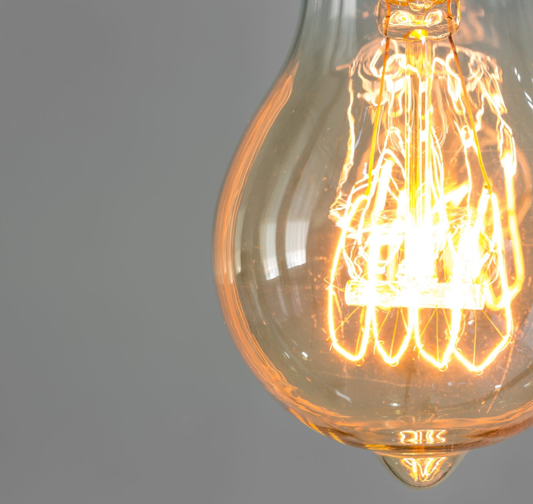 light bulb close up scaled e1717104398400